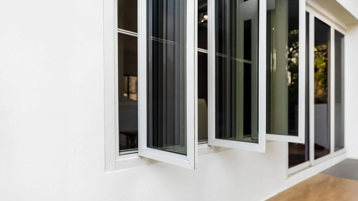3-panel aluminium window frame